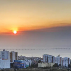 Отель Ramada by Wyndham Lisbon пляж