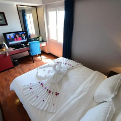 Gia Bao Grand Hotel 3* Улучшенный номер с различными типами кроватей фото 4