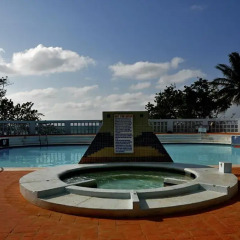 Отель Carib Beach Apartments Negril Ямайка, Вестморленд - отзывы, цены и фото номеров - забронировать отель Carib Beach Apartments Negril онлайн бассейн