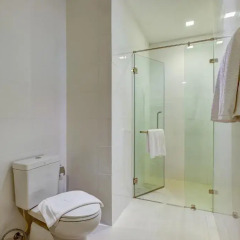 Отель The Pelican Residence & Suite Krabi 4* Люкс повышенной комфортности с двуспальной кроватью фото 7