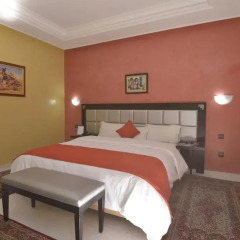 Отель Hôtel Meriem сейф в номере