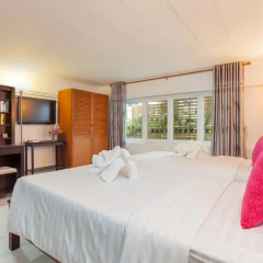 Отель Karon Sunshine Guesthouse & Bar 3* Улучшенный номер с различными типами кроватей фото 16