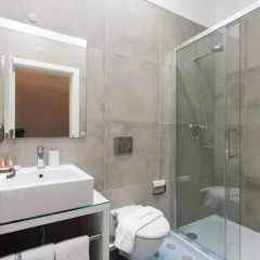 Отель Feels Like Home Rossio Prime Suites 4* Стандартный номер с 2 отдельными кроватями (общая ванная комната) фото 18