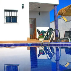 Отель Chalet Muelle Pesquero II Испания, Кониль-де-ла-Фронтера - отзывы, цены и фото номеров - забронировать отель Chalet Muelle Pesquero II онлайн бассейн фото 3