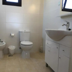 Отель Vila Praia Apartment Португалия, Албуфейра - отзывы, цены и фото номеров - забронировать отель Vila Praia Apartment онлайн ванная