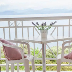 Апартаменты Brentanos Apartments ~ A ~ View of Paradise Семейные апартаменты с двуспальной кроватью фото 21