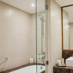 Отель Jumeira Rotana Стандартный номер с различными типами кроватей фото 2