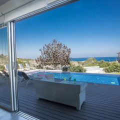 Отель Chloe Luxury Villa бассейн фото 2