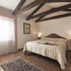 Отель Luxury Apartment in the Heart of Venice Италия, Венеция - отзывы, цены и фото номеров - забронировать отель Luxury Apartment in the Heart of Venice онлайн комната для гостей фото 2