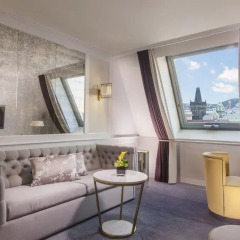 Отель Hilton Prague Old Town 5* Представительский люкс с различными типами кроватей фото 7