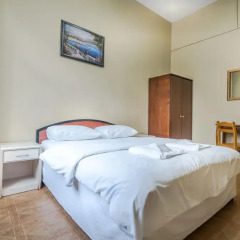 Yeni Hotel Стандартный номер с двуспальной кроватью (общая ванная комната) фото 6