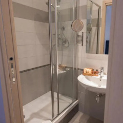 Отель La Grande Bellezza Guesthouse Rome 2* Стандартный номер с различными типами кроватей фото 8