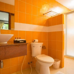 Отель Ploy Khumthong Boutique Resort Бангкок ванная фото 2