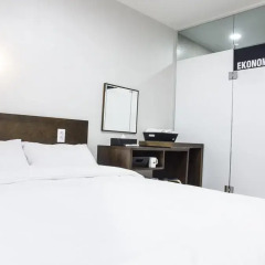 Отель Ekonomy Guesthouse Haeundae 3* Стандартный номер с двуспальной кроватью фото 8
