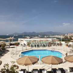 Отель JW Marriott Cannes бассейн