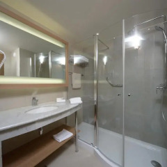 Гостиница Holiday Inn Moscow Seligerskaya 4* Представительский люкс с различными типами кроватей фото 7