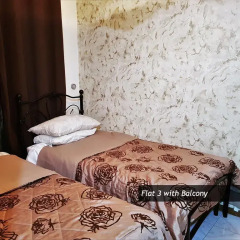 Апартаменты Pretty Bay Apartments сейф в номере