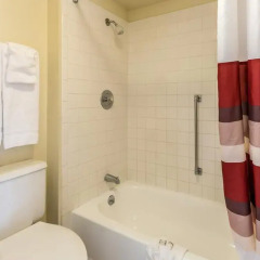 Отель Red Roof Inn Tulare - Downtown/Fairgrounds 2* Стандартный номер с различными типами кроватей фото 3