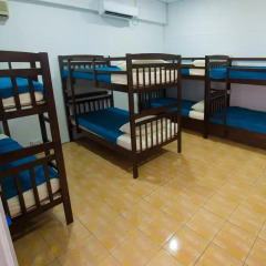 Alice Semporna Backpackers Hostel Кровать в женском общем номере с двухъярусной кроватью фото 3