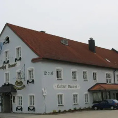 Hotel Neuwirt парковка