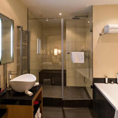 Отель Five Seas Hotel Франция, Канны - 8 отзывов об отеле, цены и фото номеров - забронировать отель Five Seas Hotel онлайн ванная