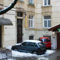 Апартаменты Central Apartments Львов парковка
