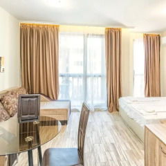 Апартаменты Cascadas Apartments Солнечный берег комната для гостей фото 2