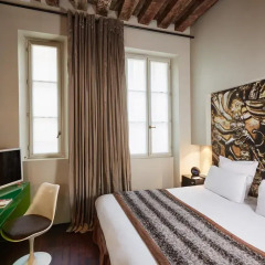 Отель Hôtel du Petit Moulin 4* Номер Делюкс с различными типами кроватей фото 7