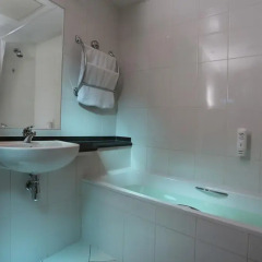 Отель Premier Inn Ibn Battuta Mall ванная