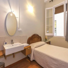 Отель Hostal Girona 2* Номер с общей ванной комнатой фото 3