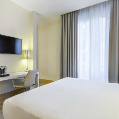 Отель NH Milano Touring 4* Улучшенный номер с различными типами кроватей фото 27