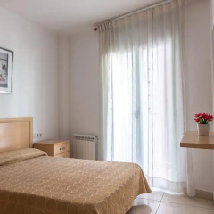 Отель Apartamentos Navas 2 Барселона комната для гостей фото 4