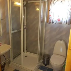 Отель Tjeldsundbrua Camping Коттедж с различными типами кроватей фото 27