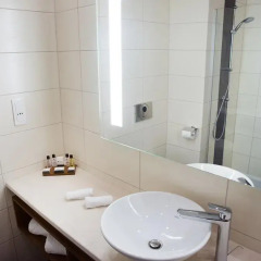 Отель Best Western Premier Sofia Airport Hotel Болгария, София - 1 отзыв об отеле, цены и фото номеров - забронировать отель Best Western Premier Sofia Airport Hotel онлайн ванная фото 3