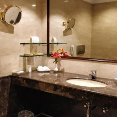 Отель The Suryaa New Delhi 5* Люкс повышенной комфортности с различными типами кроватей фото 3
