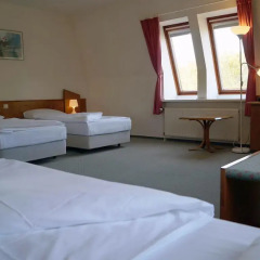 Entrée Hotel Glinde 3* Стандартный номер с 2 отдельными кроватями (общая ванная комната) фото 9