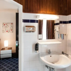 Отель Centro Hotel Hamburg Германия, Гамбург - отзывы, цены и фото номеров - забронировать отель Centro Hotel Hamburg онлайн ванная