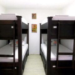 Отель Hostal Pajara Pinta Кровать в общем номере с двухъярусной кроватью
