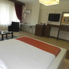 Отель Simal Airport Suites комната для гостей фото 3