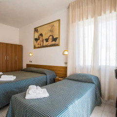 Hotel Nizza 2* Номер с общей ванной комнатой с различными типами кроватей (общая ванная комната) фото 5