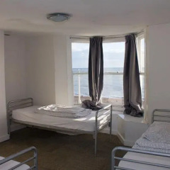 The Grapevine Seafront - Hostel комната для гостей фото 12