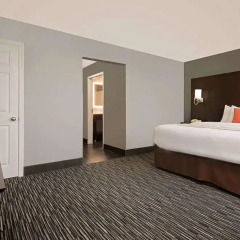 Отель Hawthorn Suites by Wyndham Columbus West 3* Стандартный номер с различными типами кроватей