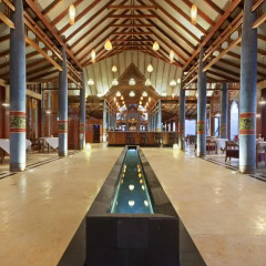 Отель Furaveri Island Resort & Spa интерьер отеля