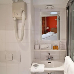 Tonic Hotel Du Louvre 3* Стандартный семейный номер с двуспальной кроватью