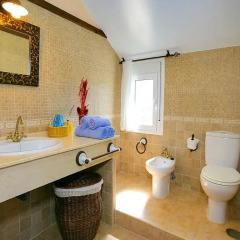 Отель Villas Dehesa Roche Viejo Испания, Кониль-де-ла-Фронтера - отзывы, цены и фото номеров - забронировать отель Villas Dehesa Roche Viejo онлайн ванная