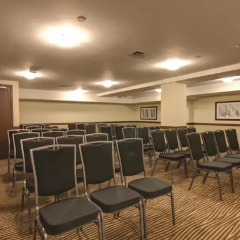 Отель La Quinta Inn & Suites Oshawa фото 2