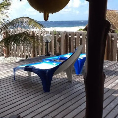 Отель Miki Miki Lodge бассейн