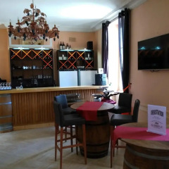 Отель Chateau Pomys гостиничный бар