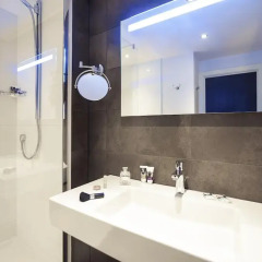 Mercure Hotel Brussels Centre Midi 3* Улучшенный номер с двуспальной кроватью фото 5