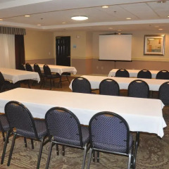 Отель Holiday Inn Express & Suites Sarasota East